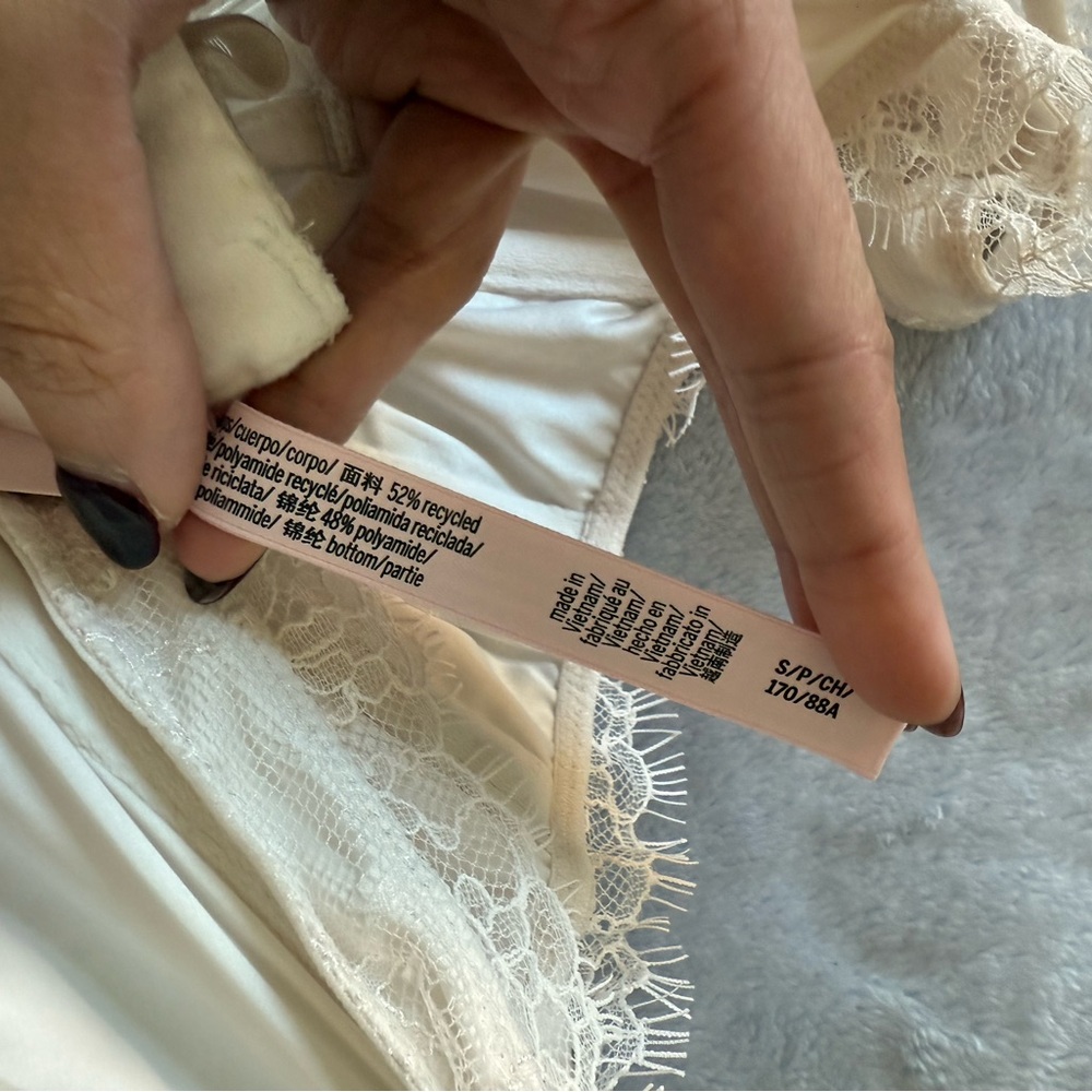 Victoria's Secret Cream Lace Chemise - Picture 10 of 12